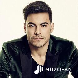 Carlos Rivera - Él